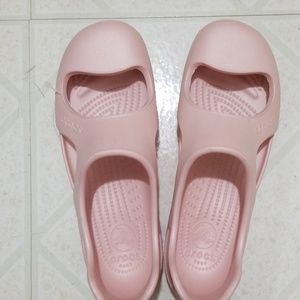 Pink sneaker like crocs